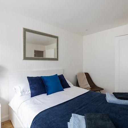 Gorgeous Modern Apartment Near Redhill Station Inc Private Garden & Parking Luaran gambar