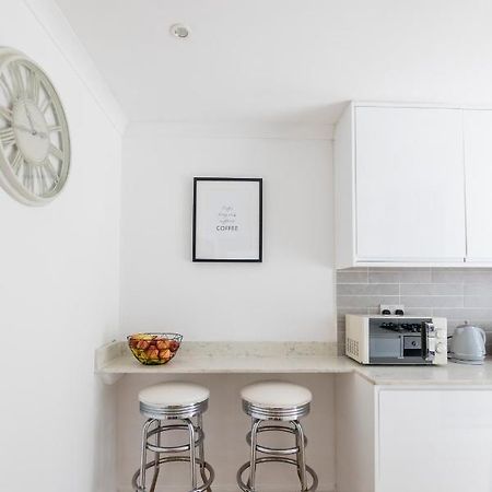 Gorgeous Modern Apartment Near Redhill Station Inc Private Garden & Parking Luaran gambar