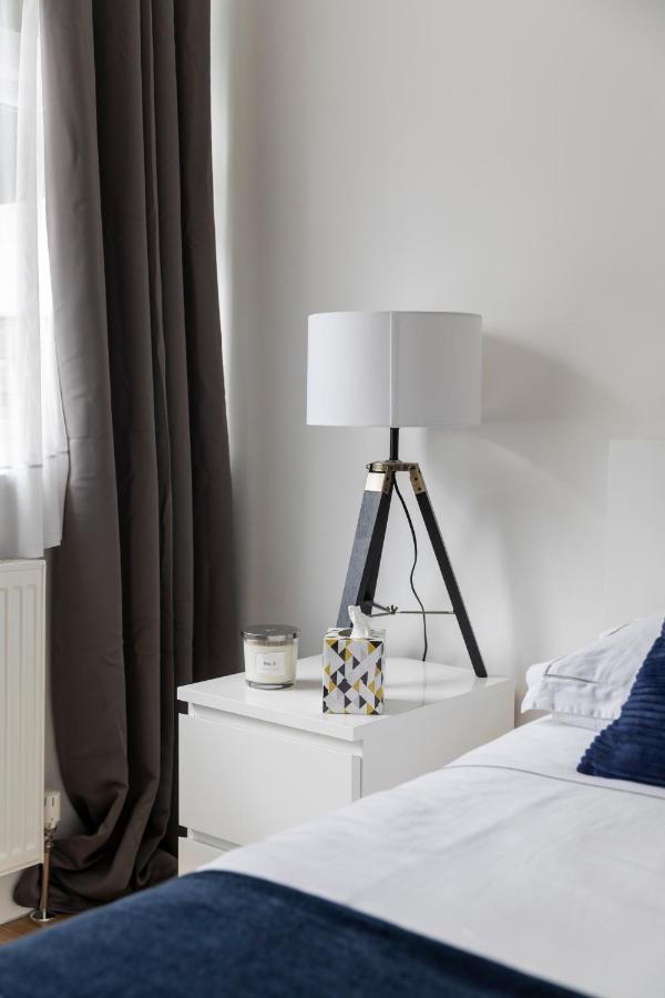 Gorgeous Modern Apartment Near Redhill Station Inc Private Garden & Parking Luaran gambar