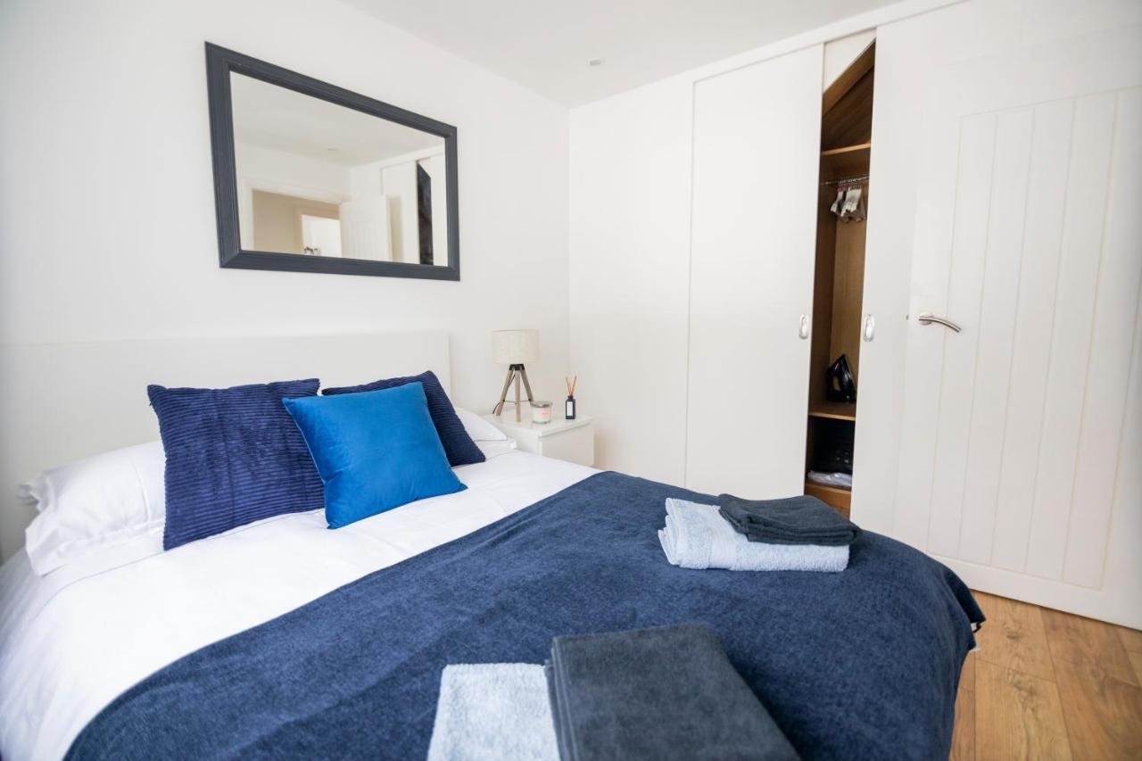 Gorgeous Modern Apartment Near Redhill Station Inc Private Garden & Parking Luaran gambar