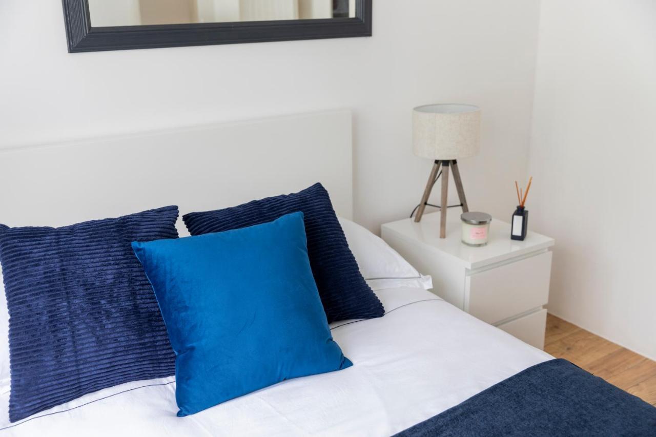 Gorgeous Modern Apartment Near Redhill Station Inc Private Garden & Parking Luaran gambar