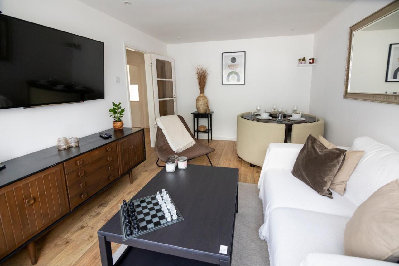 Gorgeous Modern Apartment Near Redhill Station Inc Private Garden & Parking Luaran gambar