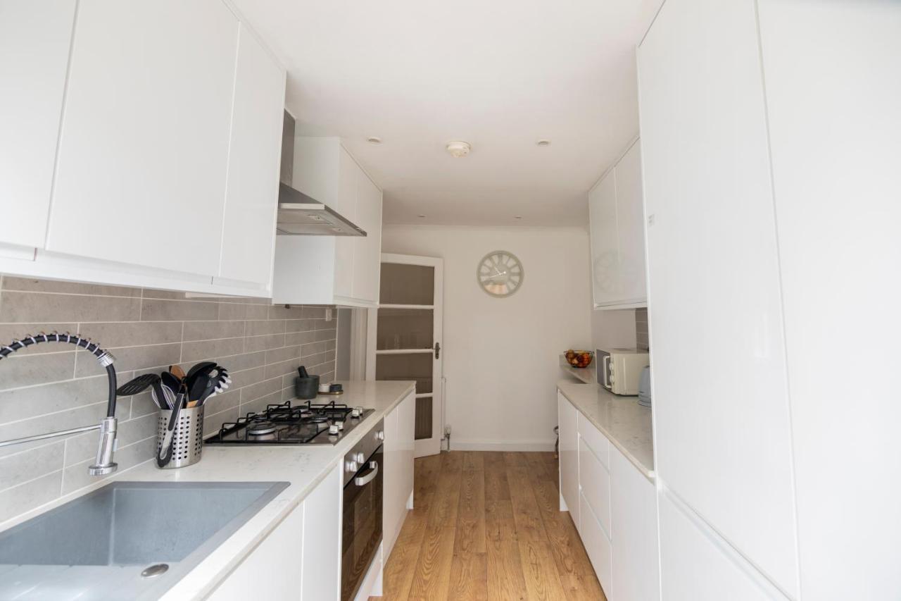 Gorgeous Modern Apartment Near Redhill Station Inc Private Garden & Parking Luaran gambar