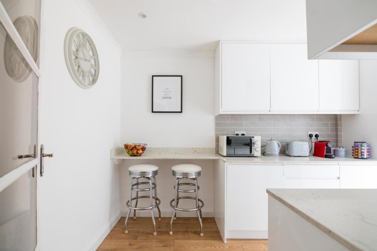 Gorgeous Modern Apartment Near Redhill Station Inc Private Garden & Parking Luaran gambar