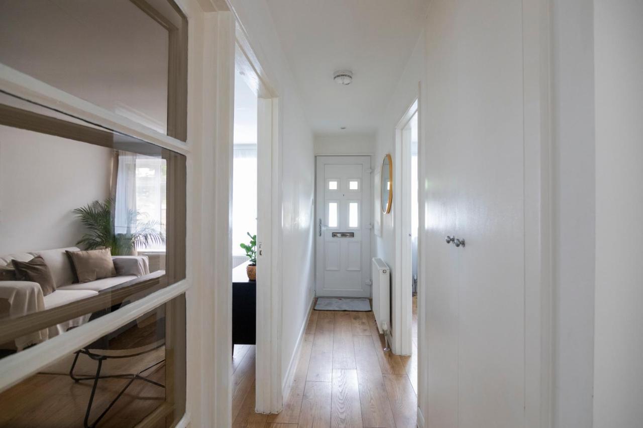 Gorgeous Modern Apartment Near Redhill Station Inc Private Garden & Parking Luaran gambar