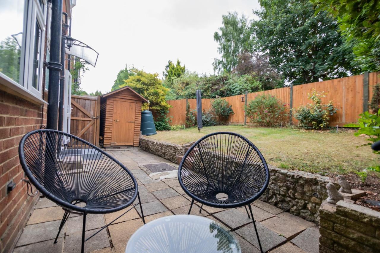 Gorgeous Modern Apartment Near Redhill Station Inc Private Garden & Parking Luaran gambar