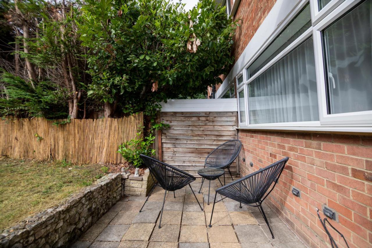 Gorgeous Modern Apartment Near Redhill Station Inc Private Garden & Parking Luaran gambar